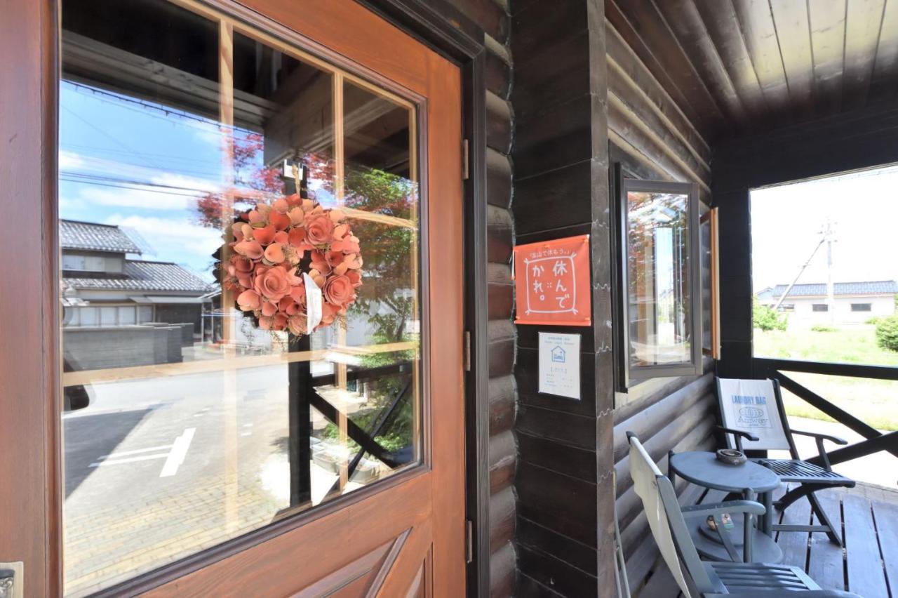 Carrefour Guesthouse カルフール ゲストハウス Toyama Bagian luar foto